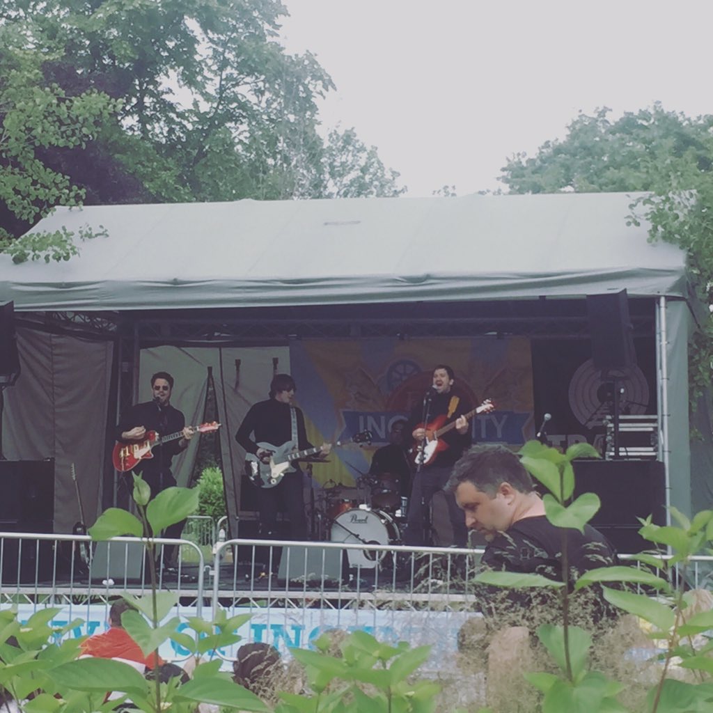 Back to the 60’s with The Phat Tyrtles now <a href="/IngenuityFestDt/">The Festival of Ingenuity</a> Riverside stage!! Eeeek!! ❤️🎵#lovedarlo