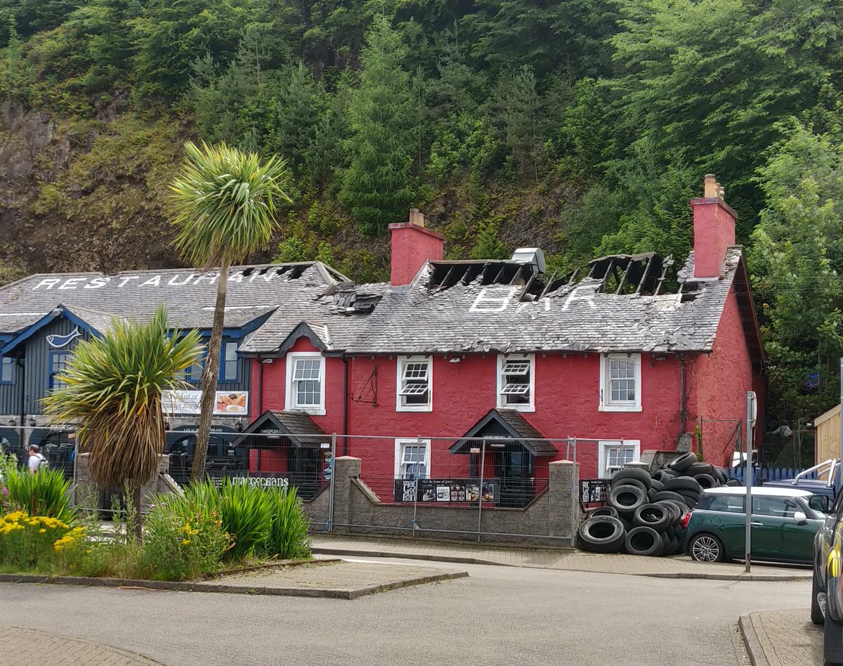 Such a sad sight to see @Macgochans in Tobermory burnt out their summer season has been ruined.  Hope they are back next year