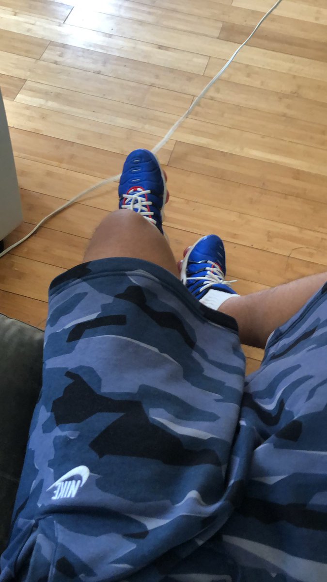 LLL3GMLM25's tweet photo. Was gon go to the mall &amp; get a fit &amp; a cut but like for what, for who 😂😂😂 I’ll just wear these https://t.co/jLEvSMgfNF