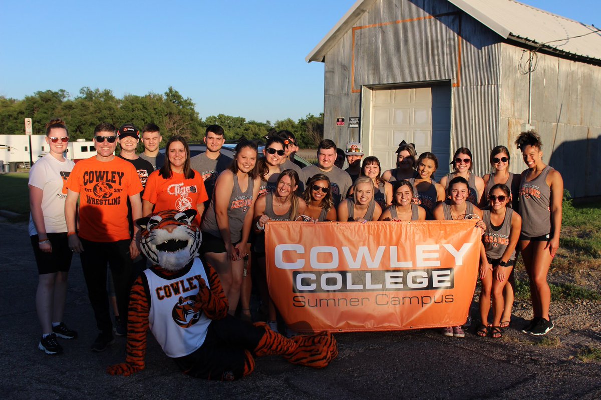 CowleyCollege's tweet image. About last night...the Kansas Wheat Festival parade is always a favorite summertime event for the Cowley team. Thank you for having us again! #TigerTerritory #SumnerStrong @CowleySpirit @DennisRittle @WellingtonWheat