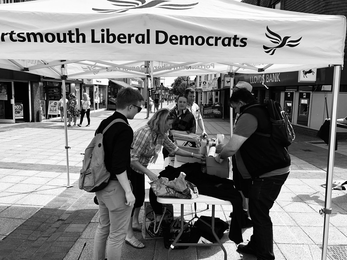 LeeHunt6's tweet image. It’s been a good day here with @AEuropeanBrit @Simon4Cosham and our local @portsmouthld team. We’ve had lots #LibDemChats and delivered 1000s #LibDems Focus leaflets all day; packing up now and relaxing in Hertfordshire Coffee #Cosham High Street #WorkingAllYearRound #Portsmouth