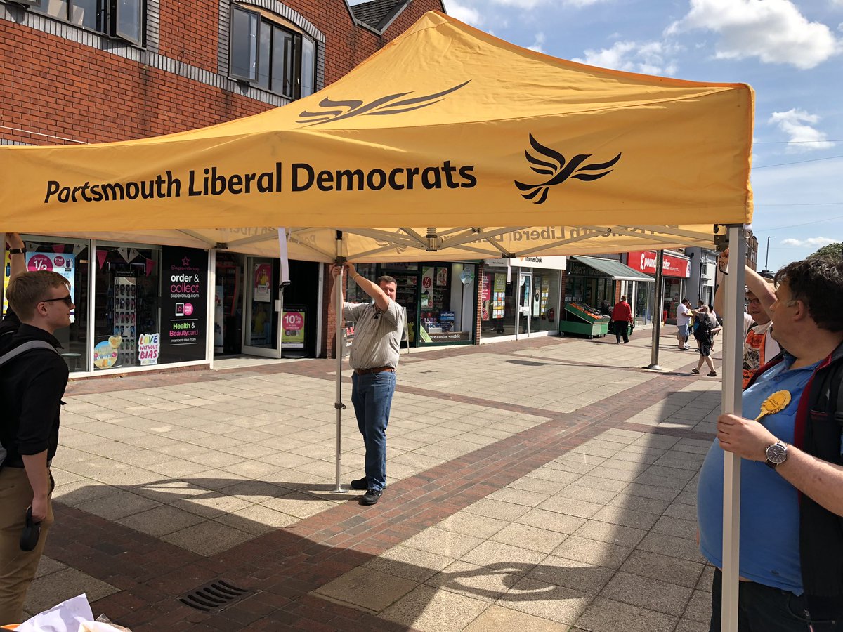 LeeHunt6's tweet image. It’s been a good day here with @AEuropeanBrit @Simon4Cosham and our local @portsmouthld team. We’ve had lots #LibDemChats and delivered 1000s #LibDems Focus leaflets all day; packing up now and relaxing in Hertfordshire Coffee #Cosham High Street #WorkingAllYearRound #Portsmouth
