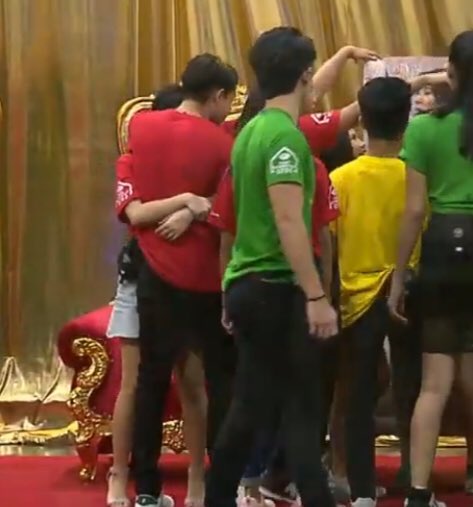 PepsiiColag999's tweet photo. Ashley hugging Tan
#PBB8TheBatchWinners https://t.co/SR37wc0mIk