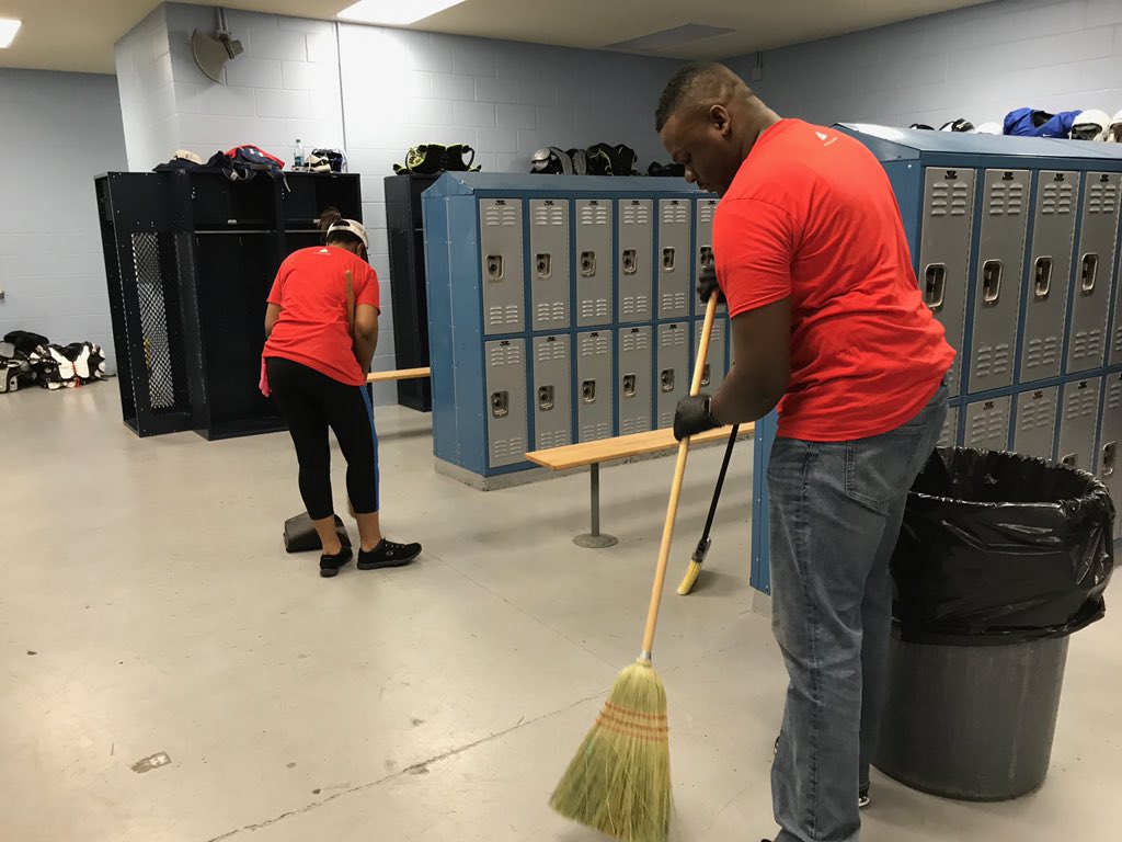 BhamDreamCenter's tweet photo. Cleaning up Ramsay High School for #SERVEDay19 https://t.co/vGciLydK8t