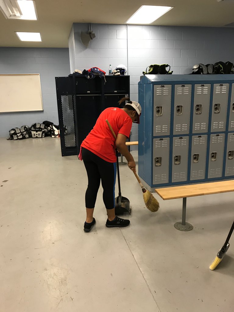 BhamDreamCenter's tweet photo. Cleaning up Ramsay High School for #SERVEDay19 https://t.co/vGciLydK8t