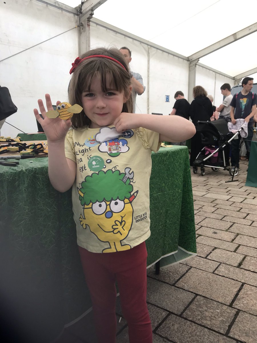 Isobel our mighty inventor and her little recycled bee 🐝 a reminder of life on land and the fantastic and very important job bees do! #sdg15 <a href="/IngenuityFestDt/">The Festival of Ingenuity</a> <a href="/emgarrick21/">Emma Garrick</a> #steam #GlobalCitizen