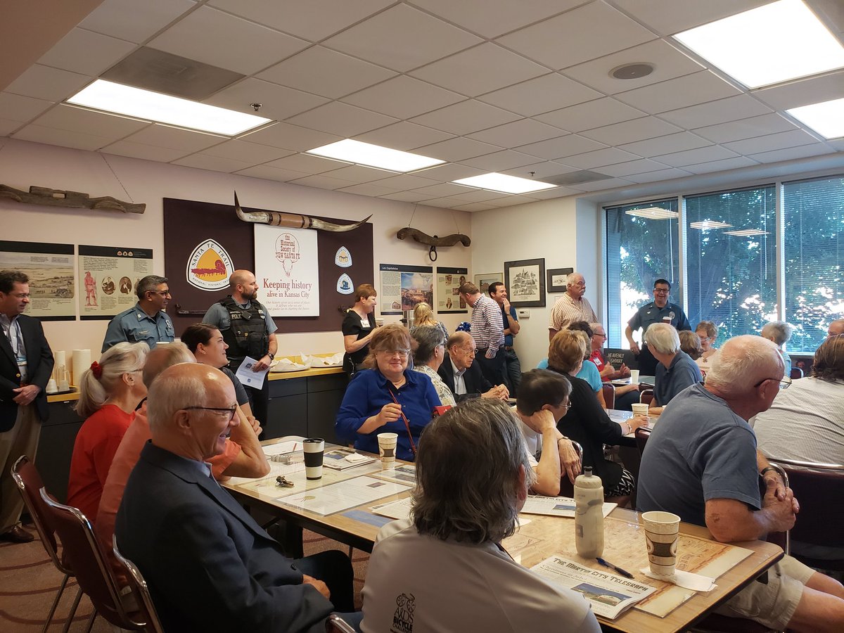 Thanks to community members who made it out to this month’s 2nd Fridays &amp; for warm #SouthKC welcome to Councilwoman-elect Andrea Bough. I look forward to seeing all to close out my term at August 9th 6th Dirstict community meeting at Trailside Center (7:30am-9am). <a href="/AndreaBough/">Andrea Bough</a>