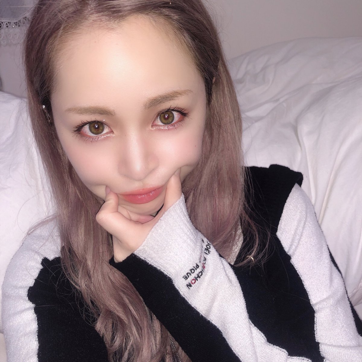 ᴊᴜʀɪ Pa Twitter 自撮りで使うカメラアプリはいつもsoda 詐欺すぎて土下座レベル 笑 カメラアプリの顔と現実の顔 違いすぎて鏡見てられないわ 外カメフラッシュで撮ったら盛れたょ