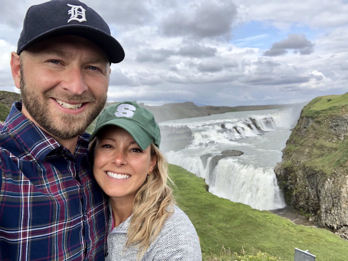 Laura Trierweiler tweet media