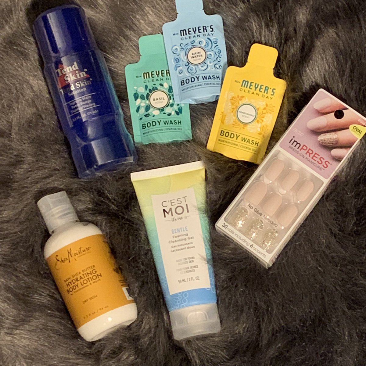 a1nettie's tweet photo. It’s been a while since I got a #voxbox From @influenster free from @cestmoibeauty imPRESSmanicure @TendSkin @SheaMoisture @mrsmeyerscleanbeauty 
#SummerKickOffVoxBox #complimentary #contest #imPRESSmanicure  #MrsMeyersBodyWash #BeGentleToYourSkin #HoorayforShea #womensaftershave https://t.co/JmYGjIcC7l