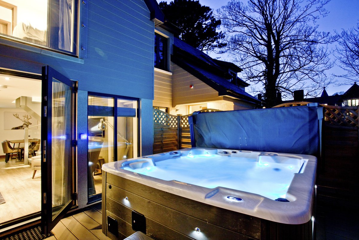 Our Deluxe Hot Tub Lodges provide you with the freedom to enjoy spending time doing exactly what you love. 

Dip a toe in the hot tub, throw your head back and let the sunshine wash over your face. It’s unwinding in the grandest way.

Start exploring ➡️ beyondescapes.co.uk/devon/