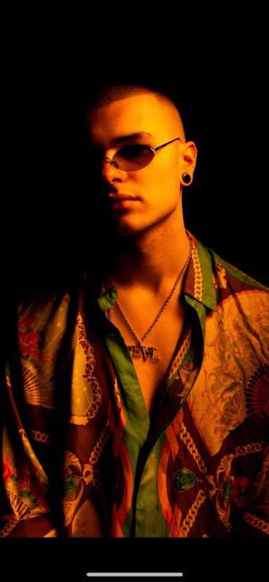 È Nashley con il videoclip “Nuovi Jeans”, diretto da Tommy Antonini, il vincitore del Premio Speciale <a href="/Believe_Italy/">Believe_Italia</a> 2019. Il riconoscimento, gli sarà consegnato durante la serata di  martedì 16 luglio nella splendida Piazza Minerva a Siracusa. 
More —> bit.ly/2XMDwVg