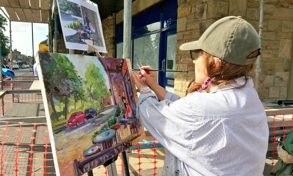 elancsnetworkin's tweet photo. Excellent to see the artists at work at @cr_longridge today. They've been painting since 8am and need to hand in their works by 6pm. There's a prize of £2000 up for grabs, good luck to all we've seen some amazing paintings! Now in Applejacks enjoying a cask ale. #createlongridge https://t.co/hfWMAsBIG7