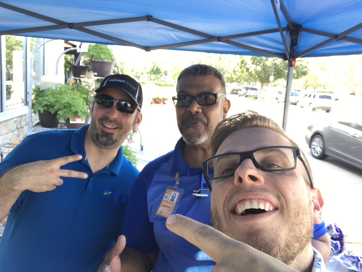 Hot Dogs and Cool Air! Thanks for helping serve our customers and drive sales!! <a href="/GarrisonPatti/">Patti Garrison</a> <a href="/Esain_Ortiz/">Esain</a> <a href="/D_Hirsch17/">David Hirschfelder</a> @Carrol_Craig14 <a href="/ConstantinoJoey/">Joey Constantino</a> <a href="/SimentalLisa/">Lisa Simental</a>