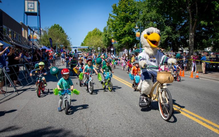 SouthRockBuzz's tweet photo. It’s officially the 40th anniversary weekend of the @TourdeWR!

Today the excitement is all uptown focused around Johnston Rd &amp; Five Corners!

Sunday the action moves to the beach with the start/finish at the pier followed by the memorial park Beach Party from 2-7! https://t.co/JELDQDQlqC
