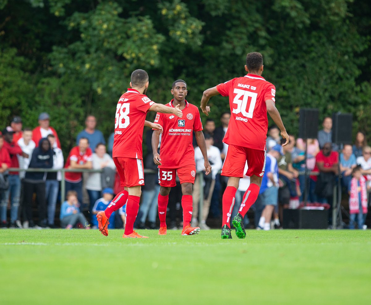 mainz05_es's tweet photo. Llegamos al descanso con una buena ventaja de 3-0 contra el SV Gonsenheim. 💪 #Mainz05 https://t.co/9lsvTTz0G2