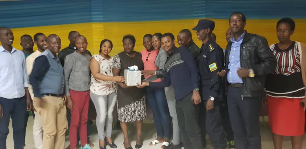 kimihururasect1's tweet photo. Ubu umurenge wa #Kimihurura ufite umunyamabanga Nshingwabikorwa mushya bwana @SauveurKalisa yari asanzwe ari ES wa @remerasector20 . Imihigo irakomeje. @Gasabo_District @CityofKigali @RugandoCell @rnkaka @nkomati @musirikaredavid https://t.co/n3724uDToS