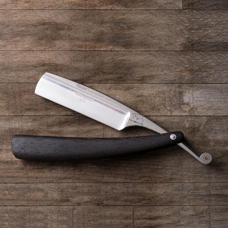 Fendrihan's tweet photo. The new Focus R217 features a #carbonsteel blade protected by #wengewood scales 🤩
#mensgrooming #mensshaving #sotd #wetshaving #straightrazor #shavingtools #madeinItaly #handcrafted #Focus #Fendrihan
https://t.co/5hbPA6vTPj https://t.co/AmM5szdCVc