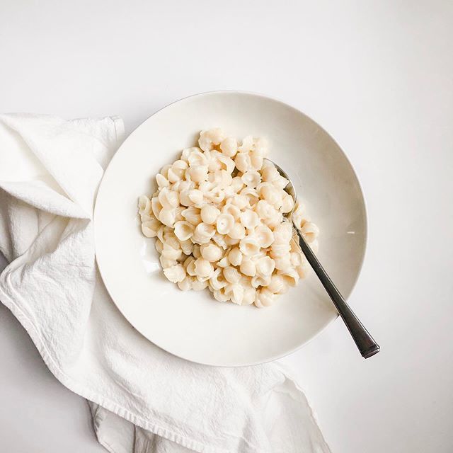 amyraeco's tweet photo. Can we settle something I’m super curious about?  Tell me, is macaroni and cheese an entre or a side dish?  Let me know your thoughts in the comments! https://t.co/hO7uVlDDRF https://t.co/DeVVwjpHs4