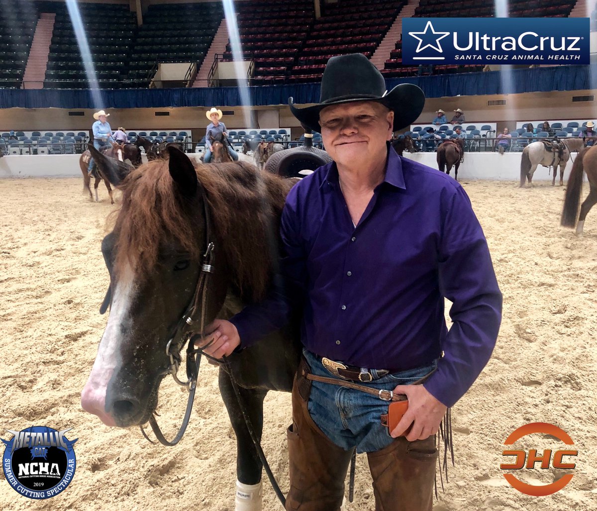 PHorseCentral's tweet photo. The action heated up in Fort Worth today during the 2nd set when Kobie Wood lit up the scoreboard with a 224 aboard the great stallion Cool N Hot to take the lead on Day 2 of the 5/6YO Open 1st Go. Thanks to UltraCruz for the update from the #ncha #Summerspectacular2019 https://t.co/B5MeQXSJwT