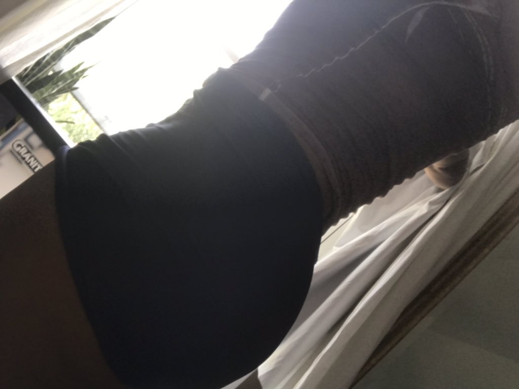 Arden_Taft's tweet photo. I feel like scissoring some necks with these thighs. Since I started training again, im pretty sure she’s gotten bigger.
Hover, then smother. #gutenmorgen #achtung #blackgirlmagic #beforeduring #femdom https://t.co/ZcZGsfwcwa