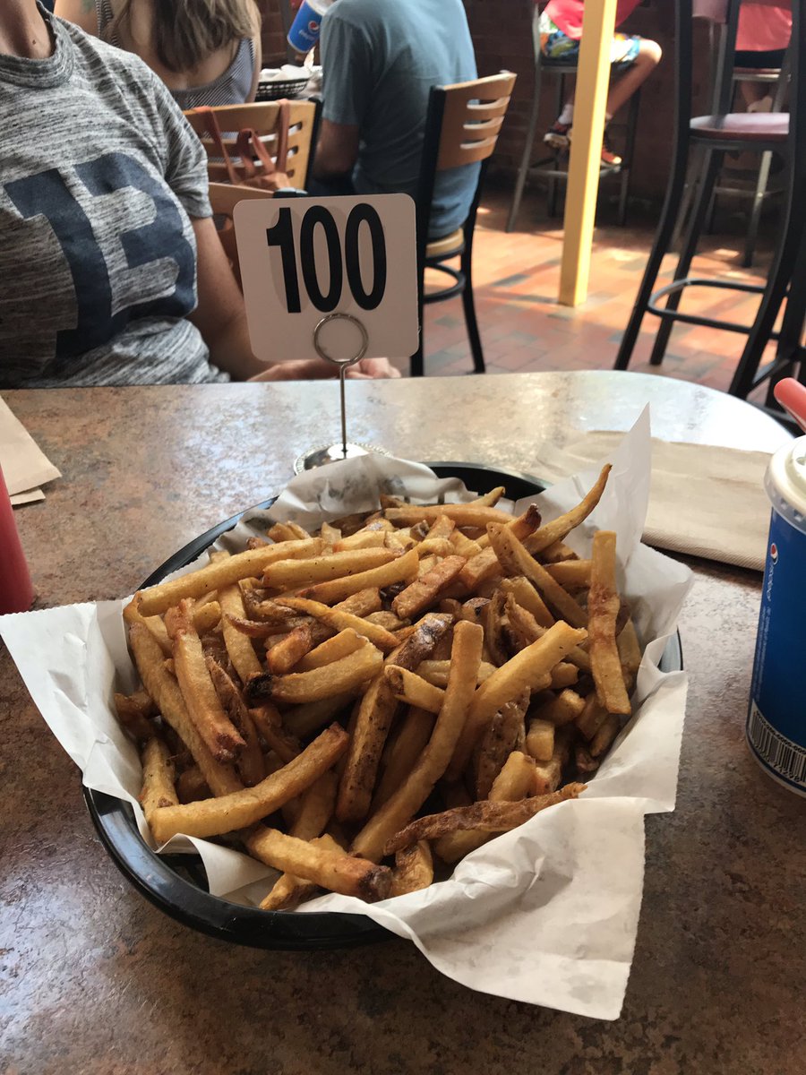 Campy29's tweet image. Happy National French Fry Day 🍟🍟and Thank you @SimplotCompany for being such a huge contributor to this National Treasure!! @SimplotPartners 

#FryDay #Simplot #Frydaho #MFGA