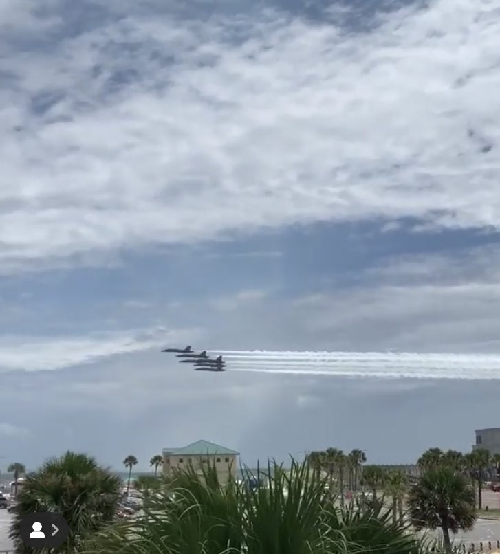 jkittkat's tweet photo. #PensacolaBeach 
#BlueAngelsWeekend 
#BarryDidNotWin https://t.co/RRfWDXPCsL