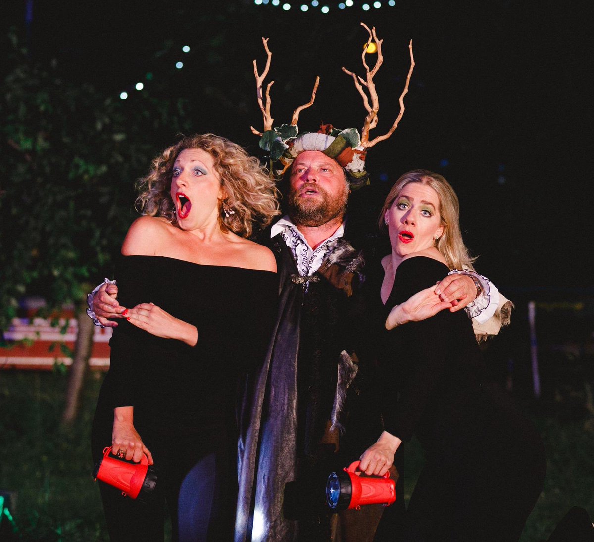 Guildford Shakespeare Company (@guildfordbard) on Twitter photo So who’s joining us tonight at 730pm? Here’s the first pic of #MerryWives. Photo by <a href="/mattpereira/">Matt Pereira</a> with @PGradio <a href="/HoarseSociety/">The Hoarse Society</a> <a href="/fen_em/">Emma Fenney</a> More fab pics to come! So who’s joining us tonight at 730pm? Here’s the first pic of #MerryWives. Photo by <a href="/mattpereira/">Matt Pereira</a> with @PGradio <a href="/HoarseSociety/">The Hoarse Society</a> <a href="/fen_em/">Emma Fenney</a> More fab pics to come!