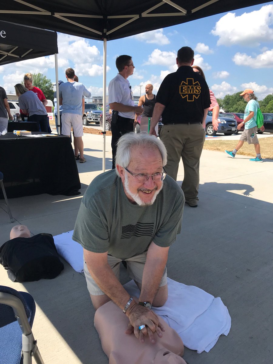 honeybssb's tweet photo. We had a cardiac arrest survivor stop by our tent At the Columbia Agriculture Park. For every 1 minute without CPR, the chances of survival go down by 10%. Stop by our tent to learn how to #saveMOhearts. https://t.co/COdeEvZSpd