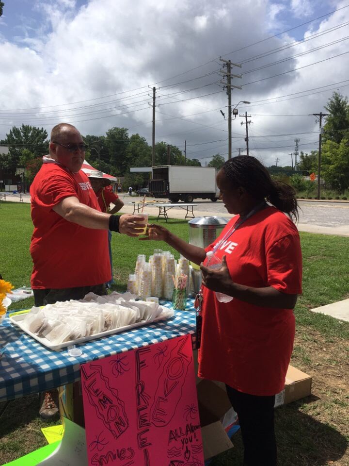 BhamDreamCenter's tweet photo. Our cafe team is having a great time serving in Woodlawn today! #SERVEDay19 https://t.co/MkZOXFr0QS