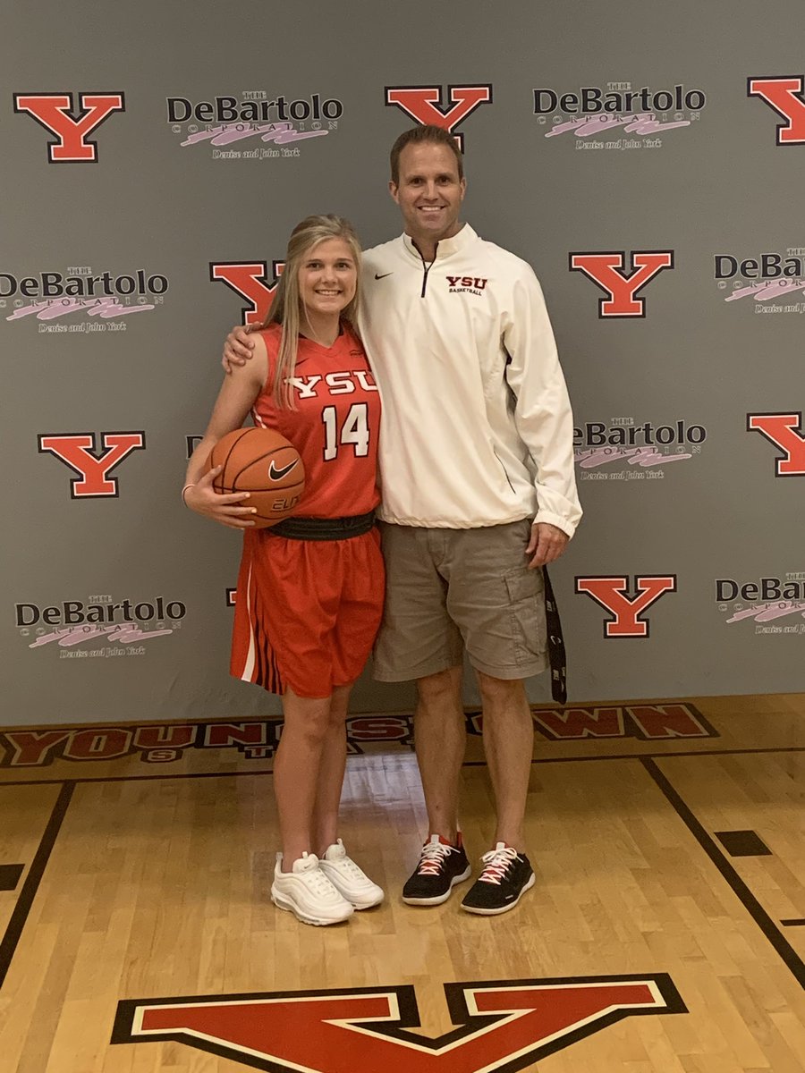 baileerose14's tweet photo. So blessed to announce that I have received an offer from Youngstown State University❤️🖤 #gopenguins 🐧  huge thank you to the coaching staff! https://t.co/XLzclUhVIE