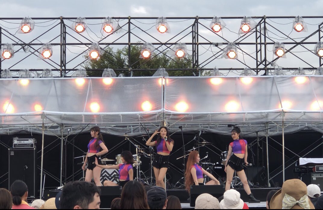 rina_sawayama's tweet photo. #sakaisupersummerkickoff2019
#ダブルブッキング黒田 さん
#ニコラスエドワーズ さんとMC
#LOVEACE LIVE🎤
#利根川大花火大会 🎆
全部最高に楽しかったです‼️
感激🥺
一緒に熱く盛り上がってくれた皆様本当にありがとうございました🙏✨
次は29日音霊❗️
これからも応援よろしくお願いします❣️ https://t.co/8rxCmgFyZm