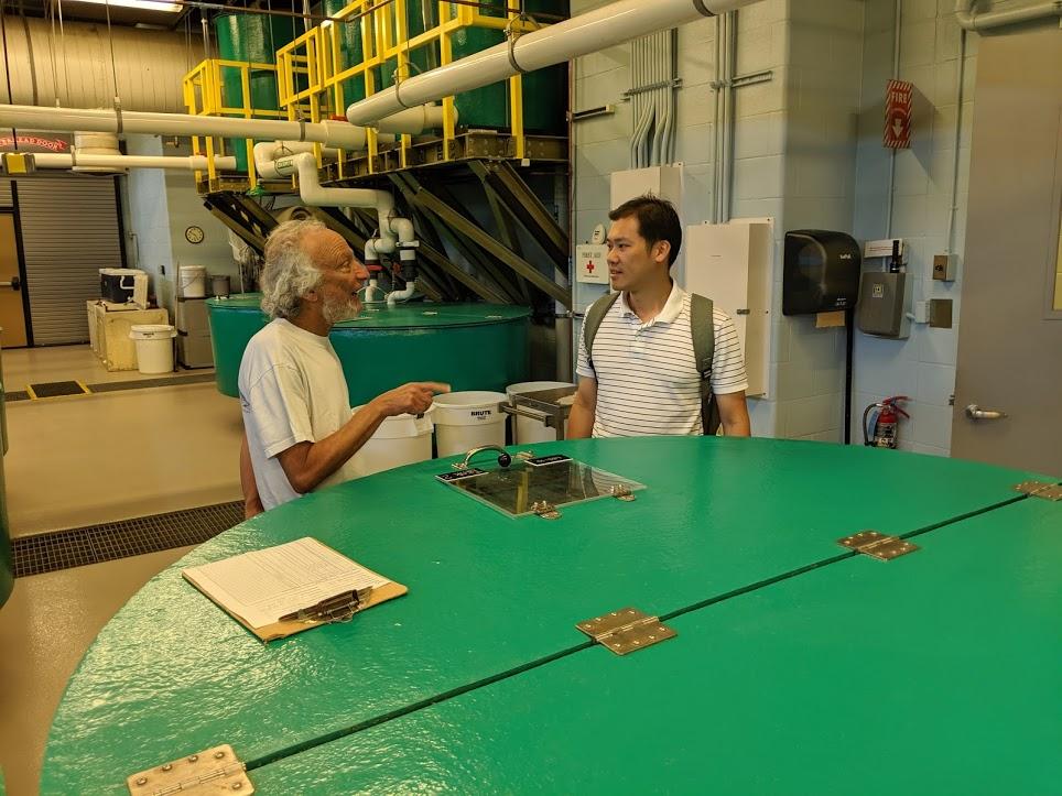 Dr_KaoYC's tweet photo. the legendary CP Madenjian shows his #laketrout #respirometry experiment to Prof. Shih from #Taiwan.
#中原大學 #USGS #GreatLakes #respirometer #bioenergetics https://t.co/h0IZiIQGRD