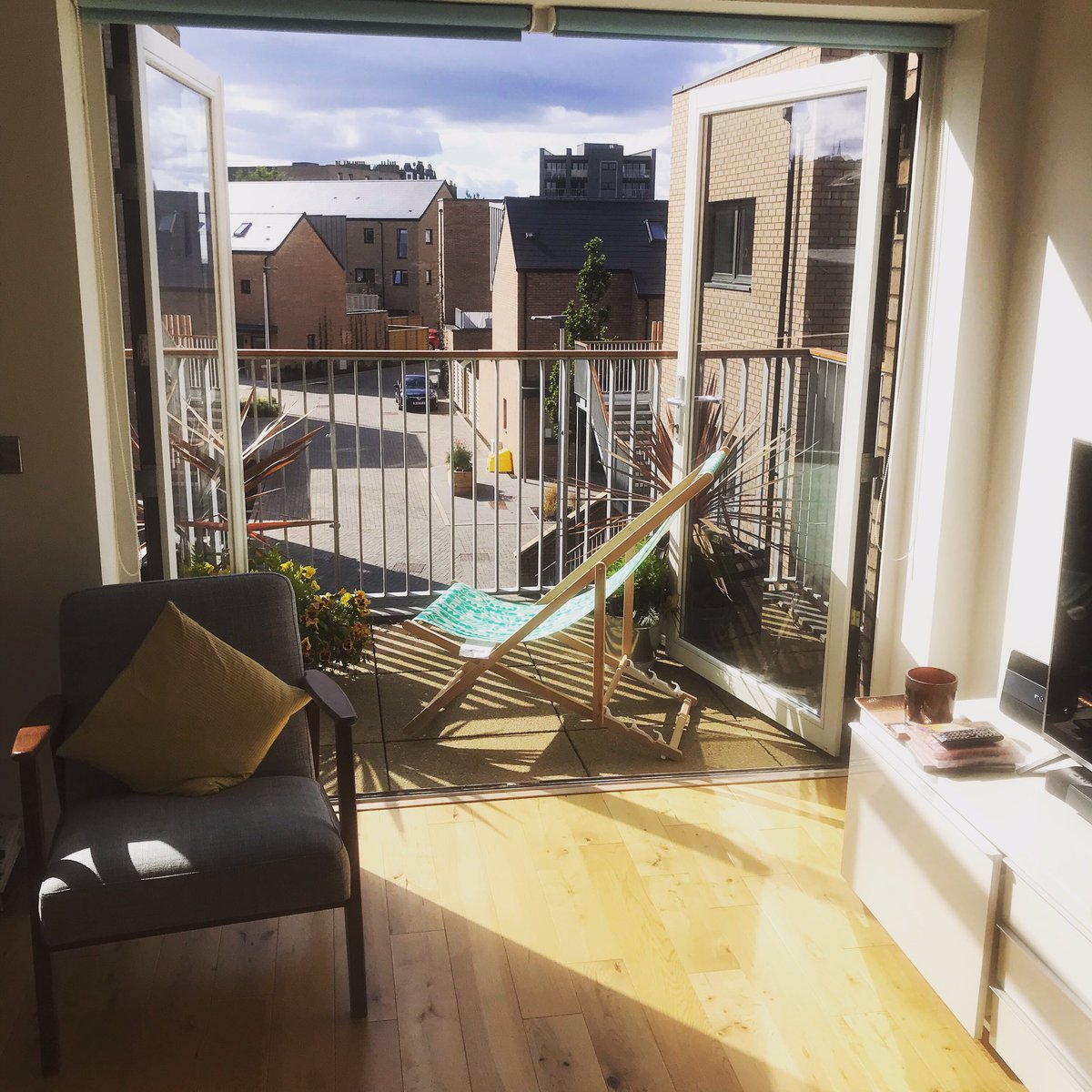 The weather is glorious in Edinburgh and <a href="/kylieminogue/">Kylie Minogue</a> is here. A coincidence. I think not? The Power of Minogue.  #KylieMinogue #Edinburgh