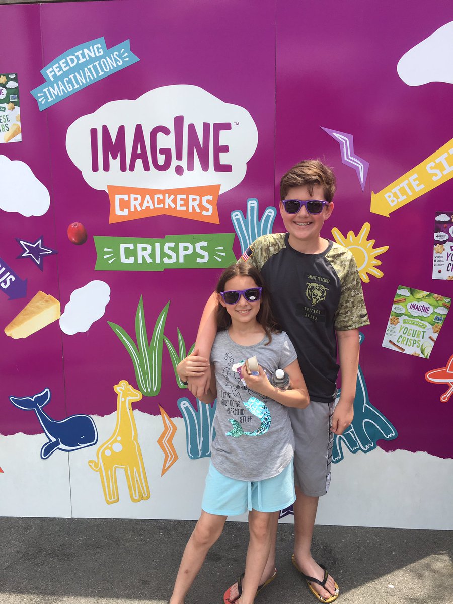 jennymac1212's tweet photo. Enjoying the Southport Art Festival! #imaginesnacks #yummy #snacks #chicagofun @pepsi @Fritolay https://t.co/bUvP8PDOJ9
