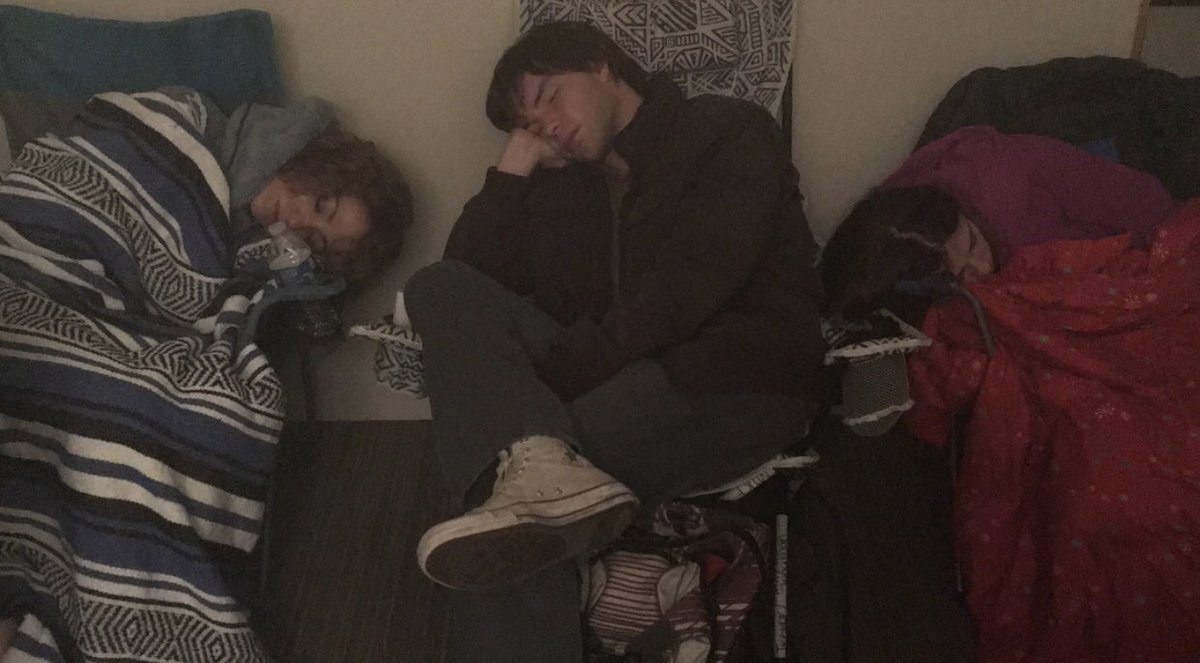 if you’re a fan of 𝗦𝗧𝗥𝗔𝗡𝗚𝗘𝗥 𝗧𝗛𝗜𝗡𝗚𝗦, then you’ve probably seen our alumn Jessica! “I was Nancy’s photodouble/stand in for Season 3 of Stranger Things. They put me in a wig and the same clothes as her and use me when they don’t have to have her face!”