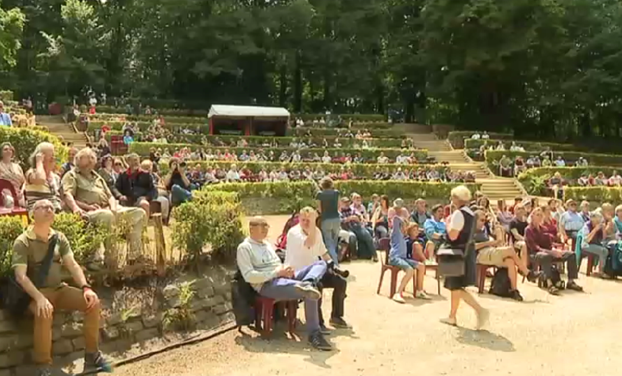 La musique folk du monde mise à l’honneur au festival Brosella bx1.be/news/la-musiqu…