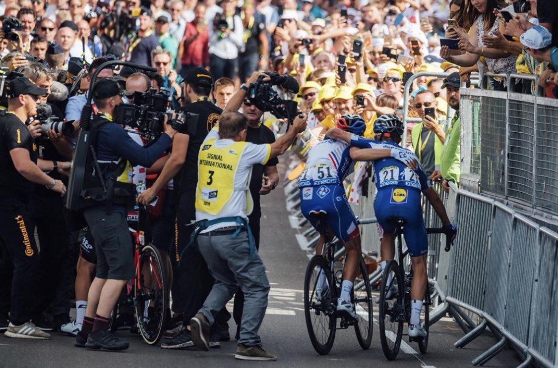 Merci <a href="/ThibautPinot/">PINOT Thibaut</a> et <a href="/alafpolak1/">Julian Alaphilippe Officiel</a> !!! 🔵⚪️🔴