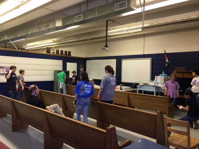 parkss12's tweet photo. Mission Serve Crew helping us with our @FBCapitolOfNC project at @rockinrams today! Special thank you to our community for all of your support! #MachiningLab #TeamRoom @rockatopnc @MrPaschal_HMS @MAMitchell1997 @MSRice23 @RCS_NC https://t.co/ZA9EremqX5