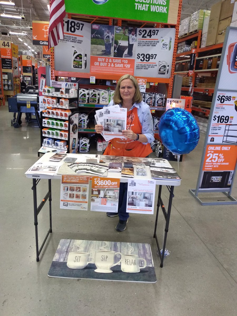 eeeszone's tweet image. Our kitchen designer Rebecca is driving sales and leads for counter tops and kitchen makeover!