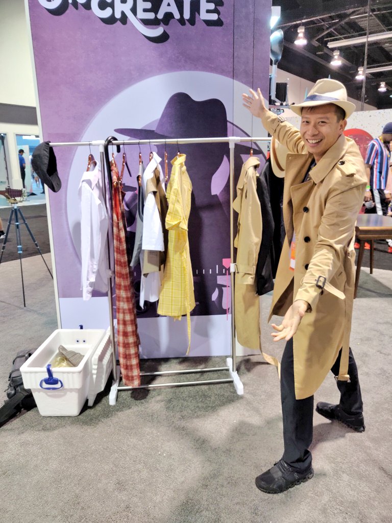 Filmora_Editor's tweet photo. Love the costumes at the #AgentFilmora booth?! We're giving them away! Come by 1501 to claim what you want! #Vidcon2019 #VidConUs #VidCon https://t.co/MRlp4AcVaR
