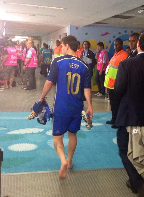martinroschitz's tweet photo. Vor 5 Jahren: Im Spielertunnel des Maracanā #fifawc2014 #Messi https://t.co/BmpD65JVqy