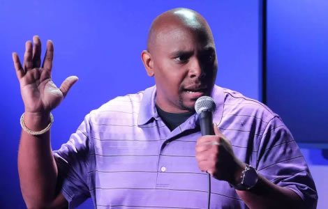 Learn about how <a href="/GadHolland/">Big Body Gadilac 🟡🟣</a> got his full start in comedy. Full story at sidelinetostage.com/post/getting-p… Got you interested? He will be co-headlining tonight at <a href="/ClubHaddons/">HaddonsComedyClub</a> for two more shows tonight! #YQG #Windsor #comedy #detroitcomedian #story #Profile #Read #weekend #nighout