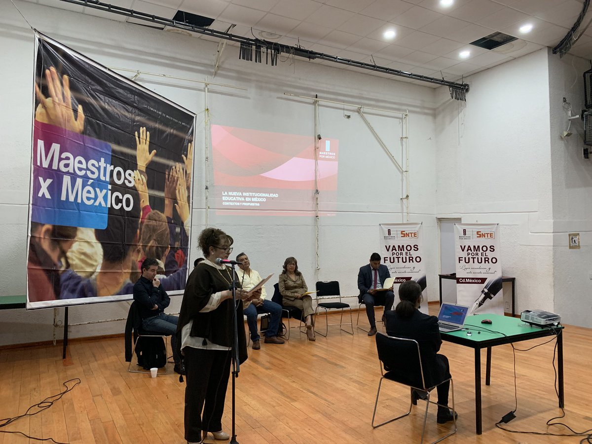 PorMaestros's tweet photo. La Dip. Lilia María Sarmiento Gómez. presidenta de la Comisión de Educación del Congreso en CDMX estuvo hoy en el conversatorio para hablar de las leyes secundarias propuestas por @PorMaestros en voz del maestro @RAguilar_G 
#ElecciónSNTE

#VotoLibreSecretoUniversal

#MXM https://t.co/yN7vT7eHhG