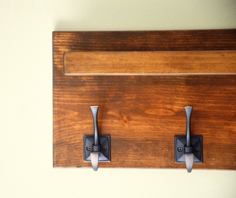 PennRusticsLLC's tweet photo. There is nothing like staying at 🏠 home for real comfort.
-Jane Austen.  Our Rustic Wood Coat Rack is a simple, budget friendly way to freshen up your space and bring a little style to organization!🌿https://t.co/qg67JhVjix #pennrustics #etsyshop #Pittsburgh #coatrack https://t.co/ZjItpk5oMr