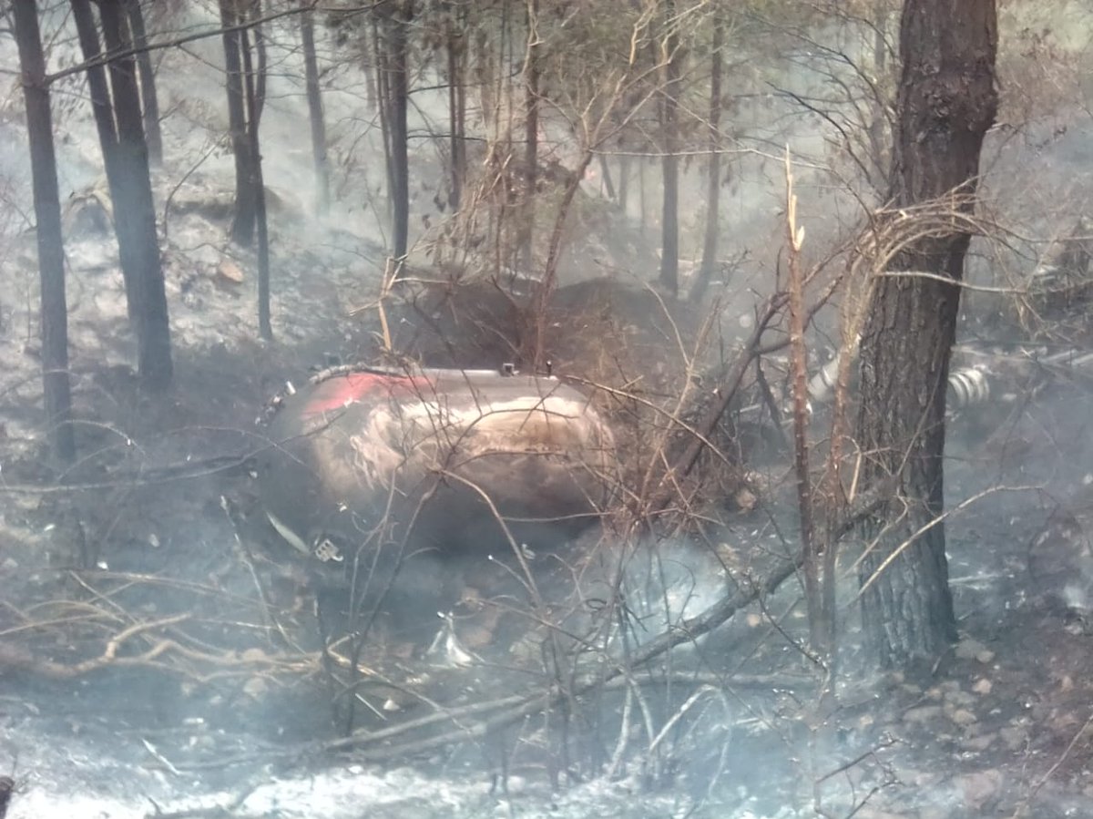 PCGobPue's tweet photo. @PC_Estatal junto con la #GuardiaNacional, P.C. de Vicente Guerrero, Nicolás Bravo, Policía Mpal. y Bomberos de Tehuacán atendieron volcadura e incendio de pipa del corporativo #GasOriente en el tramo de la carretera estatal Azumbilla - Tlacotepec de Díaz. https://t.co/97CEOkwBUm