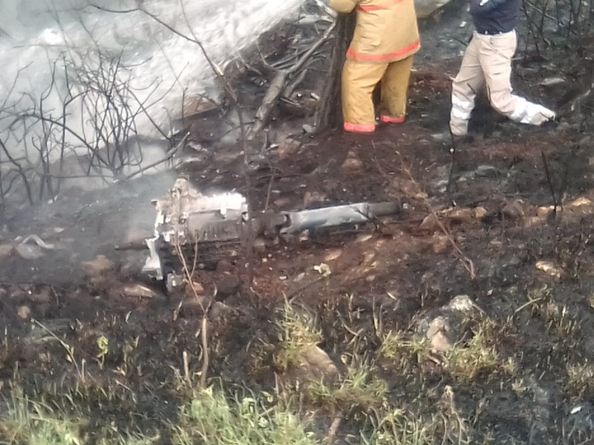 PCGobPue's tweet photo. @PC_Estatal junto con la #GuardiaNacional, P.C. de Vicente Guerrero, Nicolás Bravo, Policía Mpal. y Bomberos de Tehuacán atendieron volcadura e incendio de pipa del corporativo #GasOriente en el tramo de la carretera estatal Azumbilla - Tlacotepec de Díaz. https://t.co/97CEOkwBUm