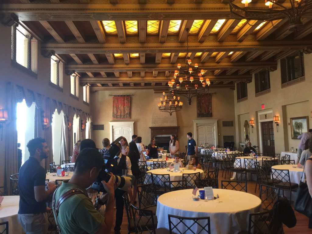 johnosmith's tweet photo. Amazing evening with the PIFs at the Congressional Country Club. https://t.co/sWwyiC7qYG