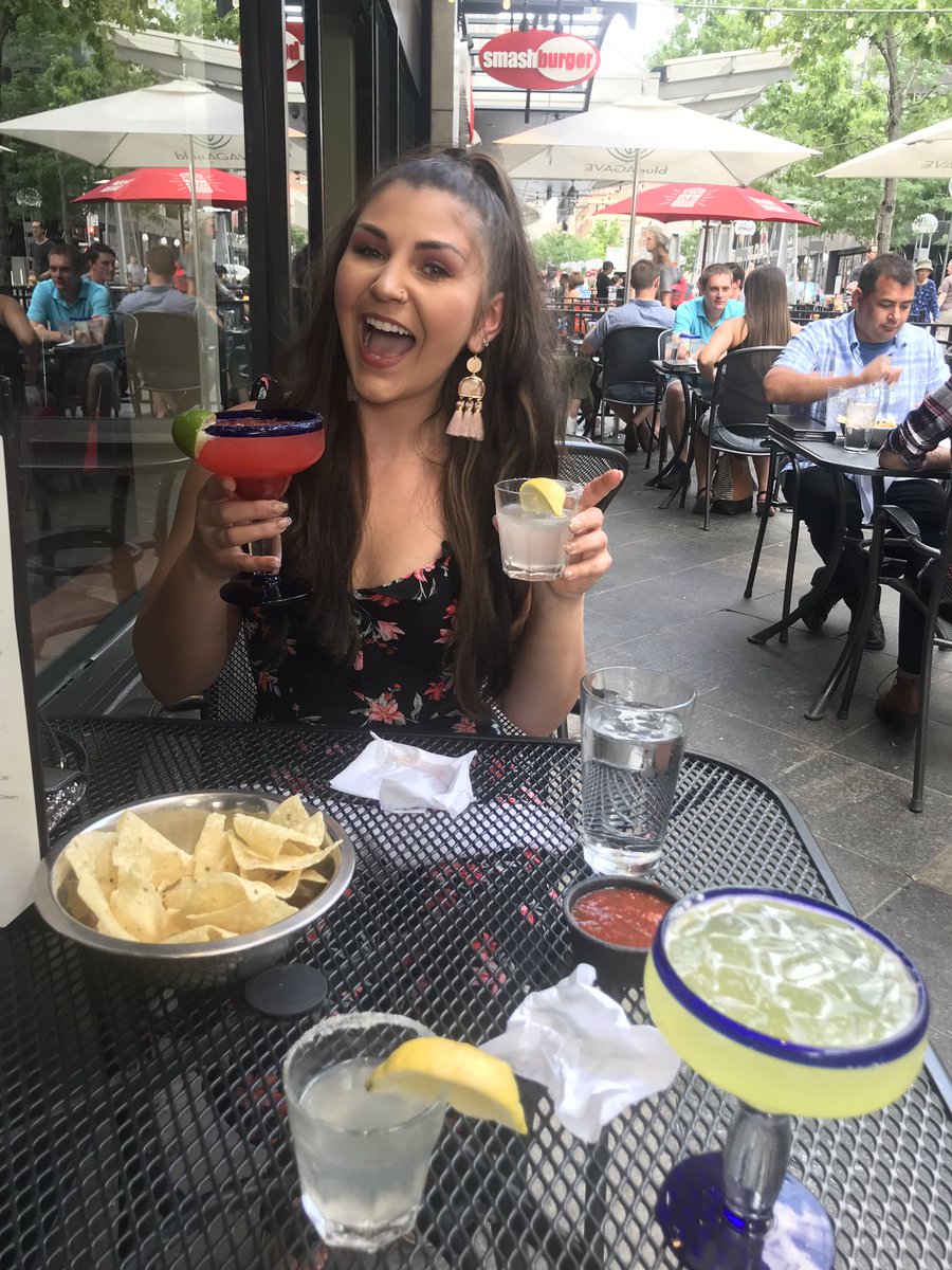 MGray2700's tweet photo. Trying to take a pic with my drinks, then spilling my drinks .. https://t.co/VCrZnxE7zs