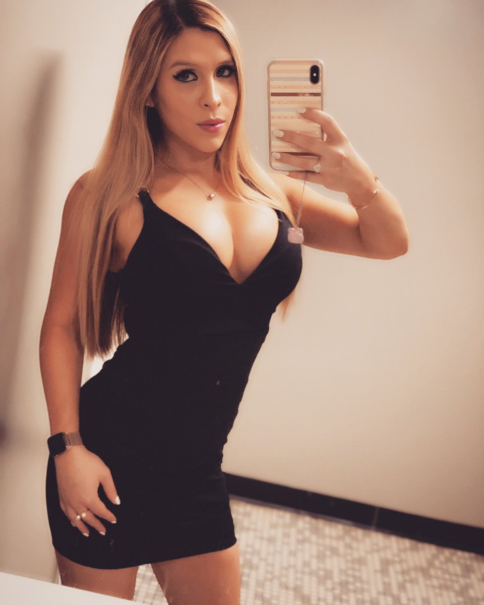 💎💎💎
Baby Doll is ready for the @MCWWrestling #shaneshamrockmemorialcup!!💋
.
.
#diamonddiva #hustlerose #prettyhurts #cubanbarbie #babydoll #selfie #blondie #littleblackdress #wrestling #womenswrestling #valet